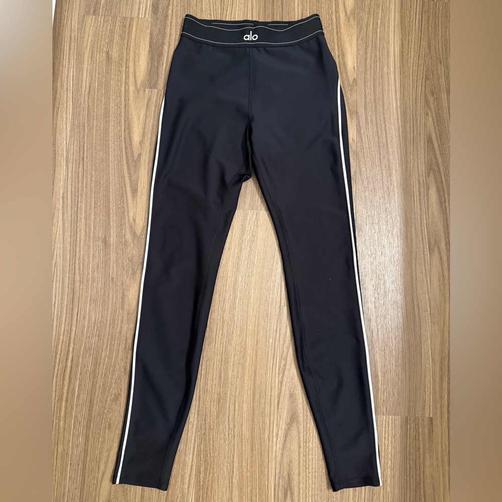 ALO Yoga Black Leggings with White Side Stripe - M